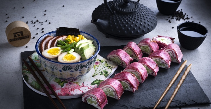 Azjatyckie inspiracje – wędliniarskie „sushi” i ramen z polskim akcentem