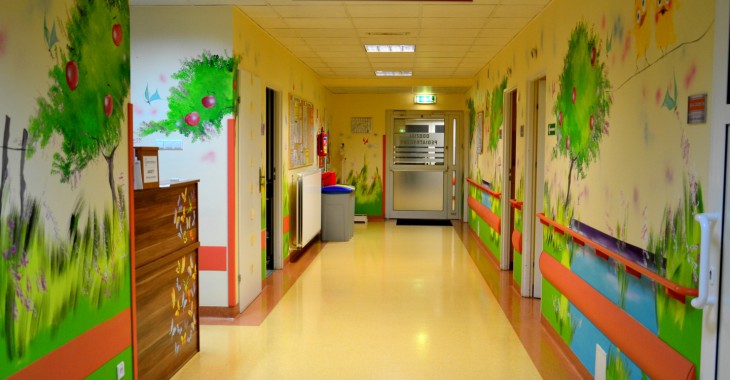 Kubuś czaruje: szare szpitalne korytarze zamienia w bajkowe krainy