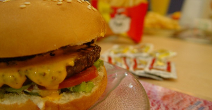 Polacy nadal wolą jedzenie typu fast food niż zdrową żywność