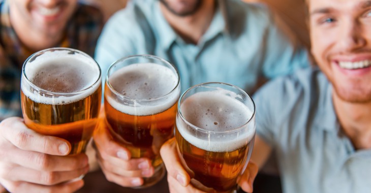 Resort zdrowia planuje ograniczyć reklamę piwa. Według ekspertów nie zmniejszy to konsumpcji alkoholu